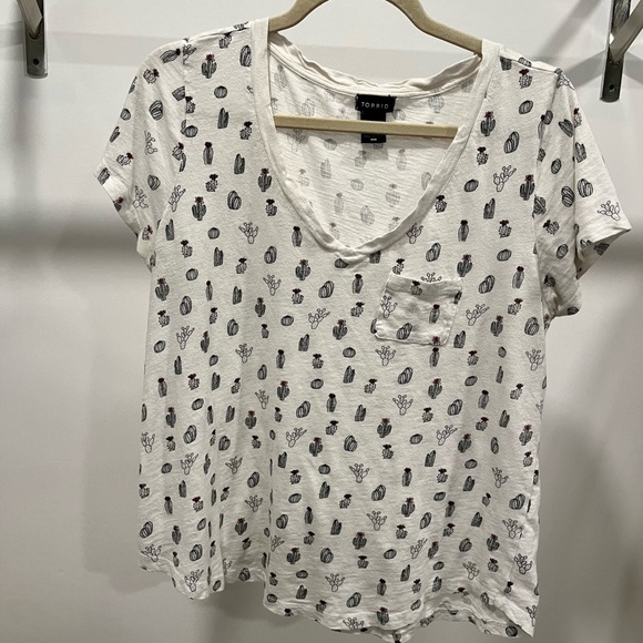 torrid Tops - Torrid Tshirt Size 00